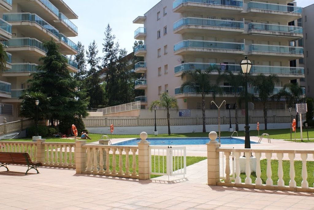 Uhc Village Park Apartments Салоу Экстерьер фото