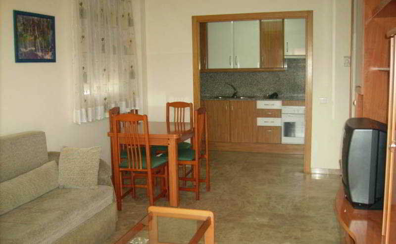 Uhc Village Park Apartments Салоу Экстерьер фото